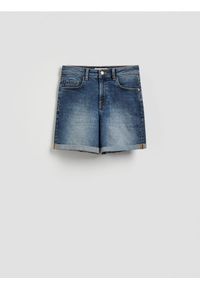 Reserved - Jeansowe szorty z podwiniętą nogawką - granatowy. Kolor: niebieski. Materiał: jeans