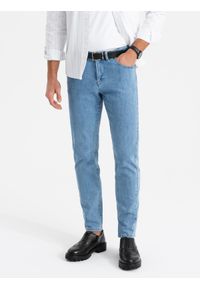 Ombre Clothing - Klasyczne męskie spodnie jeansy SLIM FIT z elastanem – jasnoniebieskie V2. Kolor: niebieski. Materiał: jeans, elastan. Wzór: gładki, jednolity. Styl: klasyczny #9