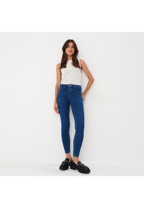 Mohito - Jeansy skinny - Niebieski. Kolor: niebieski