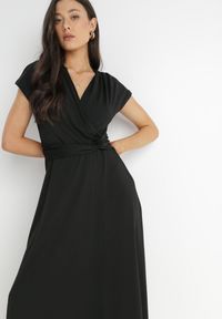 Born2be - Czarna Sukienka Kopertowa Chloriera. Okazja: na imprezę. Kolor: czarny. Materiał: tkanina. Długość rękawa: krótki rękaw. Wzór: jednolity, gładki. Typ sukienki: kopertowe. Styl: elegancki. Długość: maxi #3