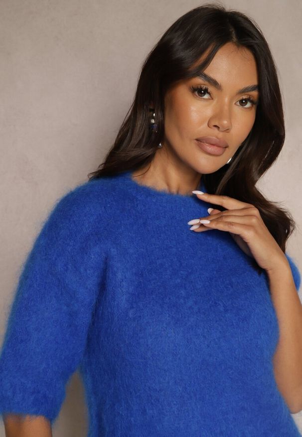 Renee - Niebieski Nietoperzowy Sweter z Moheru z Rękawami Długości 3/4 Eleaniri. Okazja: na co dzień. Kolor: niebieski. Materiał: moher. Sezon: zima, jesień. Styl: elegancki, casual