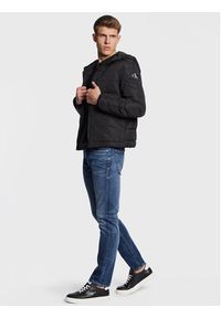 Calvin Klein Jeans Kurtka puchowa J30J322496 Czarny Regular Fit. Kolor: czarny. Materiał: syntetyk