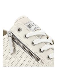 Trampki damskie Mustang, cholewka ze skóry ekologicznej perforowana konstrukcja sznurowanie uzupełnione bocznym zamkiem niska stabilna podeszwa zapew. Okazja: na co dzień. Zapięcie: sznurówki. Kolor: biały. Materiał: skóra ekologiczna. Szerokość cholewki: normalna. Styl: casual, elegancki, sportowy, klasyczny #2