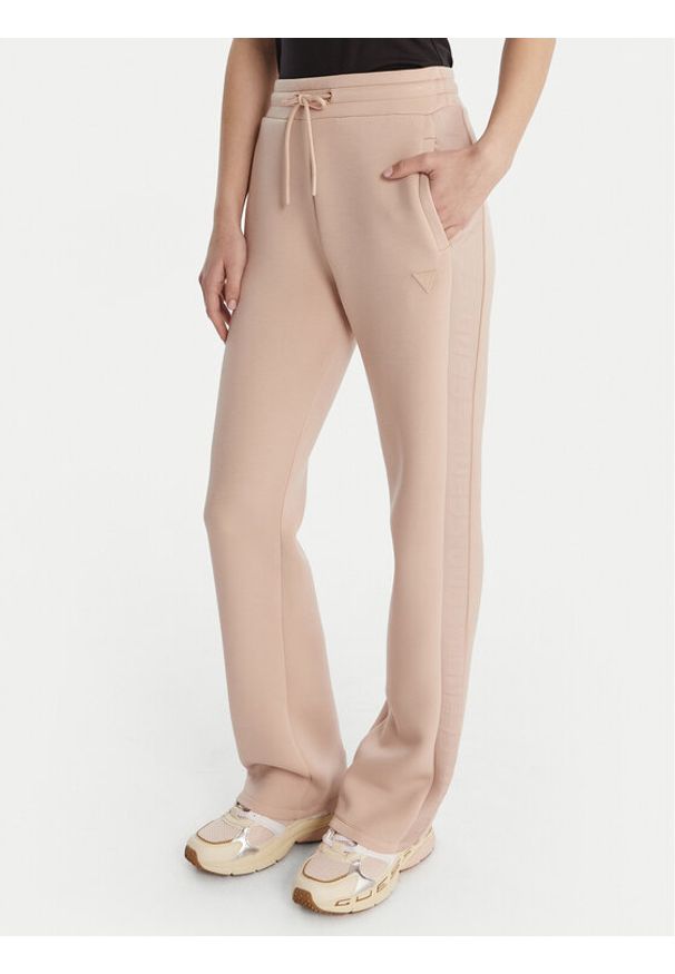 Guess Spodnie dresowe V3RB21 K7UW2 Beżowy Regular Fit. Kolor: beżowy. Materiał: syntetyk