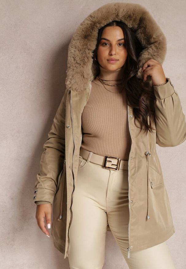 Renee - Beżowa Kurtka Parka Nylonowa Mivo. Okazja: na co dzień. Kolekcja: plus size. Kolor: beżowy. Materiał: nylon. Sezon: zima. Styl: klasyczny, casual, elegancki, wizytowy