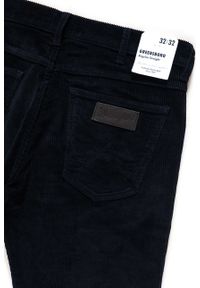 Wrangler - WRANGLER SPODNIE MĘSKIE GREENSBORO DARK NAVY W15QA2XAE 112126849. Materiał: sztruks #5