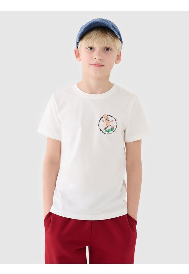 4f - 4F T-shirt regular z nadrukiem chłopięcy - biały 158 (12-13 lat). Okazja: na co dzień. Kolor: biały. Materiał: dzianina, jersey, bawełna. Długość rękawa: krótki rękaw. Długość: krótkie. Wzór: nadruk. Sezon: lato. Styl: casual, klasyczny, sportowy