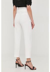 Morgan spodnie damskie kolor biały proste high waist. Okazja: na co dzień. Stan: podwyższony. Kolor: biały. Materiał: tkanina. Styl: casual #2