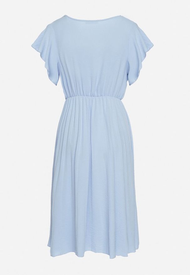 Born2be - Jasnoniebieska Plisowana Sukienka z Kopertowym Dekoltem i Gumką w Talii Waretta. Typ kołnierza: dekolt kopertowy. Kolor: niebieski. Typ sukienki: kopertowe. Styl: elegancki