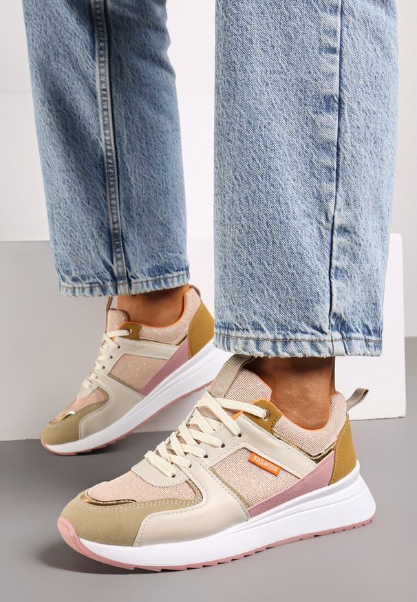 Renee - Beżowo-Zielone Sneakersy Philassa. Okazja: na co dzień. Kolor: beżowy. Materiał: materiał. Szerokość cholewki: normalna. Wzór: aplikacja