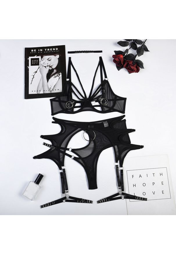 Intica - Komplet bielizny z wycięciami na romantyczne wieczory Alison. Kolor: czarny. Materiał: tkanina, materiał