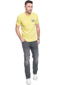 Lee - MĘSKI T-SHIRT LEE LEE JEANS TEE SUNBURST REGULAR FIT L65LFENN. Kolor: żółty. Materiał: jeans #6