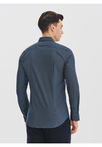 Pako Lorente - PAKO LORENTE - Granatowa koszula męska we wzór geometryczny. Kolor: niebieski. Materiał: bawełna. Długość rękawa: długi rękaw. Długość: długie. Wzór: geometria. Sezon: jesień #9
