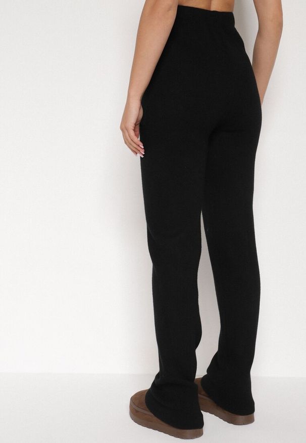 Born2be - Czarne Sweterkowe Spodnie z Wełną z Ozdobnymi Kieszeniami Monilana. Okazja: na co dzień. Kolor: czarny. Materiał: wełna. Styl: casual