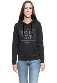 Mustang - BLUZA MUSTANG Bella H Structure CAVIAR 1008434 4132. Okazja: na co dzień, na randkę. Typ kołnierza: kaptur. Materiał: welur, dresówka, bawełna, dzianina, jeans, denim. Wzór: napisy, aplikacja. Sezon: lato. Styl: casual, retro, elegancki #1