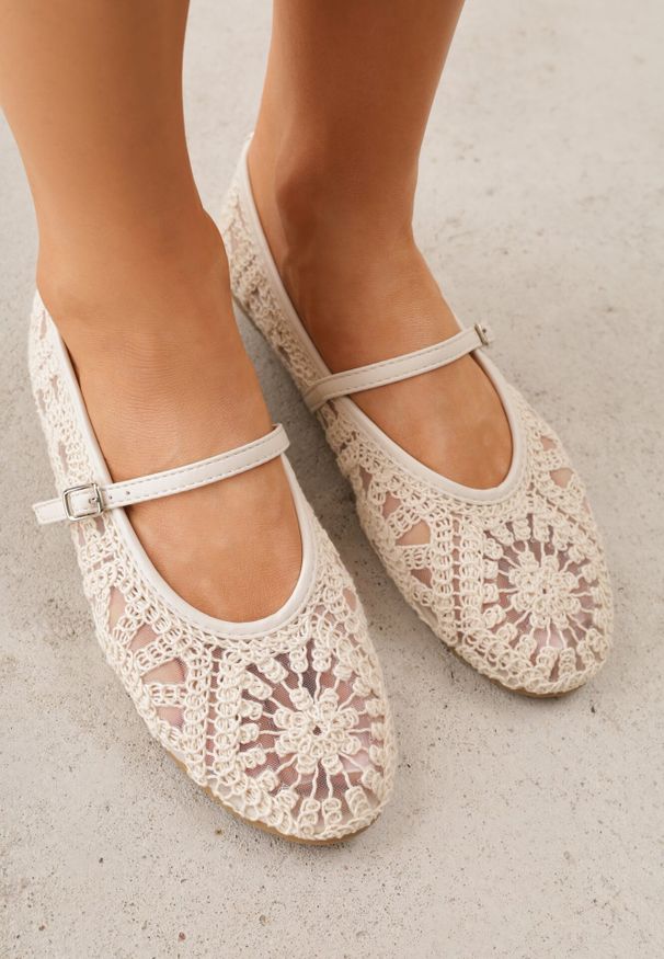 Born2be - Beżowe Siateczkowe Balerinki Boho z Paskiem z Klamerką Zdobione Plecionką Calironei. Okazja: na co dzień. Zapięcie: pasek. Kolor: beżowy. Materiał: jeans, len. Wzór: aplikacja. Sezon: lato. Styl: boho