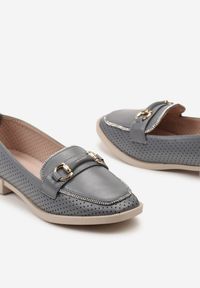 Renee - Niebieskie Półbuty w Stylu Loafersów z Perforacją Drobnymi Cyrkoniami i Klamrą Keryth. Okazja: na co dzień. Nosek buta: okrągły. Zapięcie: klamry. Kolor: niebieski. Materiał: jedwab, bawełna, len, materiał. Wzór: aplikacja. Obcas: na płaskiej podeszwie. Styl: casual, elegancki #6