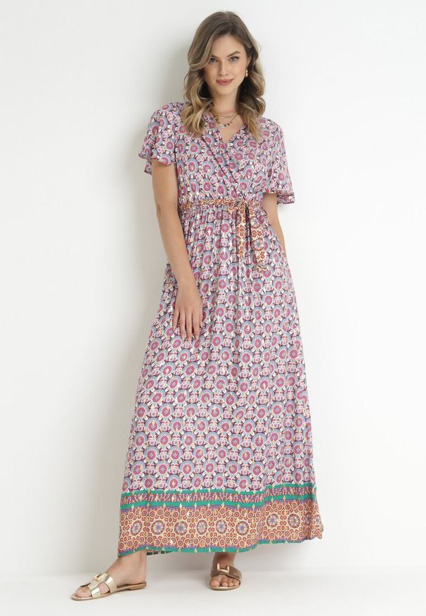 Born2be - Różowa Sukienka z Wiskozy w Etno Wzór z Gumką i Paskiem w Talii Lucassa. Kolor: różowy. Materiał: wiskoza. Styl: etno
