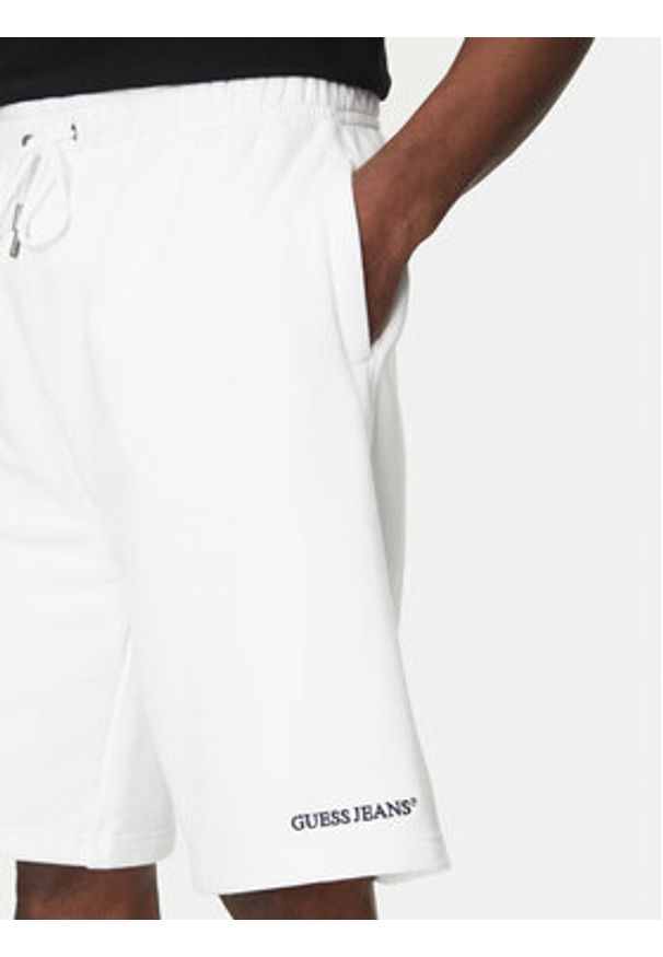 Guess Jeans Szorty sportowe M5GD49 KCPR1 Biały Regular Fit. Kolor: biały. Materiał: bawełna. Styl: sportowy