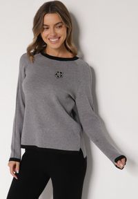 Born2be - Szary Sweter Ozdobiony Paskami i Aplikacją Tusanne. Okazja: na co dzień. Kolor: szary. Materiał: jeans. Wzór: aplikacja. Styl: casual, elegancki #5
