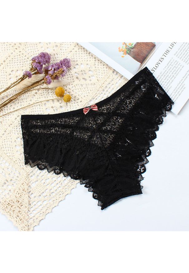 Intica - Koronkowe figi z wycięciami na romantyczny wieczór Emyle. Kolor: czarny. Materiał: koronka. Wzór: aplikacja, koronka