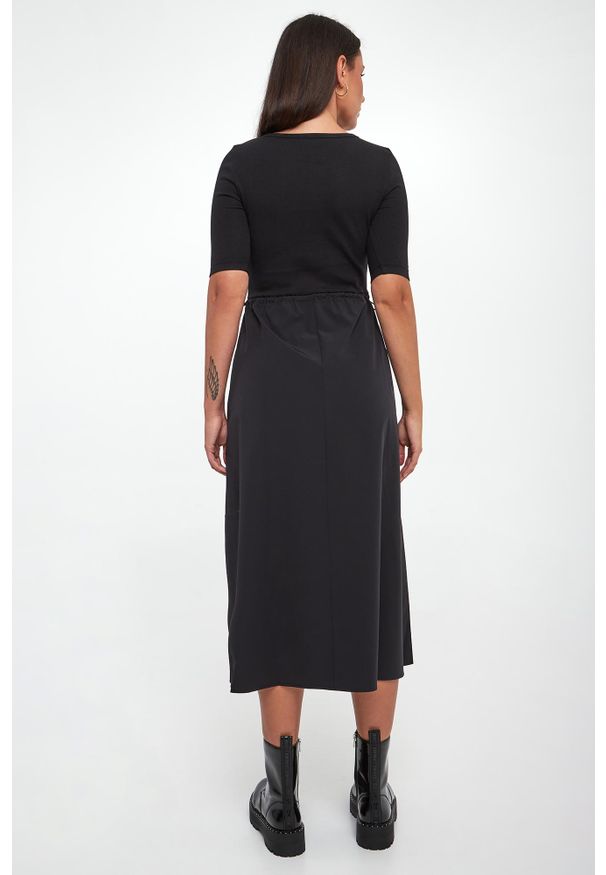 Sukienka midi DKNY. Długość: midi