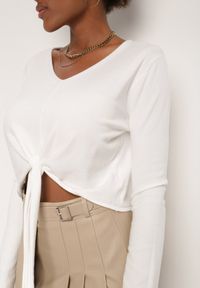 Renee - Biały Sweter Serrulla. Kolor: biały. Materiał: wiskoza. Długość rękawa: długi rękaw. Długość: krótkie. Wzór: gładki. Styl: klasyczny #3