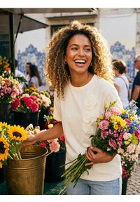 Sinsay - Bawełniana koszulka z aplikacjami 3D - kremowy. Kolor: kremowy. Materiał: bawełna. Wzór: aplikacja #1