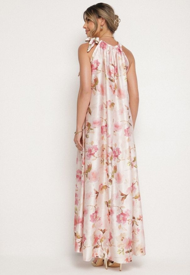 Born2be - Różowa Satynowa Sukienka w Kwiaty Fenaresia. Okazja: na co dzień, na spacer. Kolor: różowy. Materiał: satyna. Długość rękawa: na ramiączkach. Wzór: kwiaty. Sezon: lato. Typ sukienki: proste. Styl: casual, elegancki