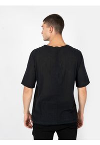La Haine Inside Us T-shirt | P24083VLM140 | Mężczyzna | Czarny. Okazja: na co dzień. Kolor: czarny. Materiał: bawełna. Styl: casual, elegancki #4