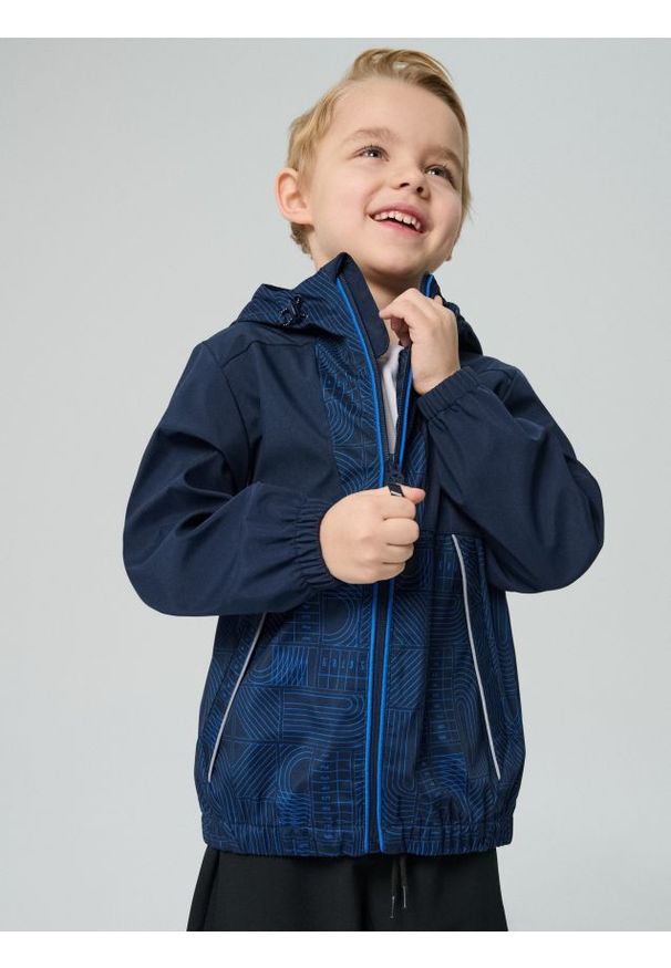 Sinsay - Sportowa kurtka hiking z kapturem i elementami odblaskowymi Active - granatowy. Typ kołnierza: kaptur. Kolor: niebieski. Styl: sportowy