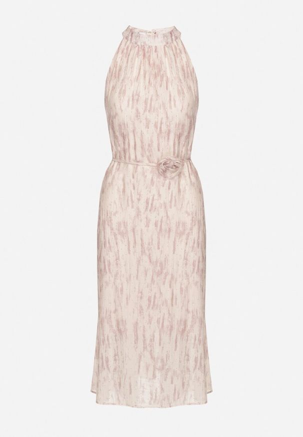 Born2be - Jasnoróżowa Koktajlowa Sukienka z Dekoltem Typu Halter z Broszką w Kształcie Kwiatu Vikiida. Typ kołnierza: dekolt halter. Kolor: różowy. Długość rękawa: bez rękawów. Wzór: kwiaty. Styl: wizytowy