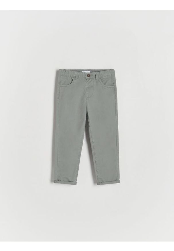 Reserved - Tkaninowe spodnie chino - ciemnozielony. Kolor: zielony. Materiał: tkanina