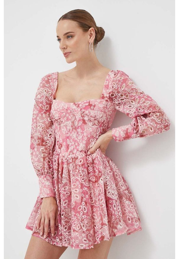 BARDOT - Bardot sukienka kolor różowy mini rozkloszowana. Kolor: różowy. Wzór: haft. Typ sukienki: rozkloszowane. Styl: klasyczny. Długość: mini