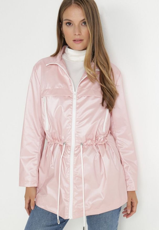 Born2be - Różowa Kurtka Layna. Typ kołnierza: kołnierzyk stójkowy. Kolor: różowy. Materiał: materiał. Długość rękawa: długi rękaw. Długość: długie