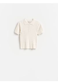 Reserved - Sweter z krótkimi rękawami - kremowy. Kolor: kremowy. Materiał: bawełna, dzianina. Długość rękawa: krótki rękaw. Długość: krótkie #1