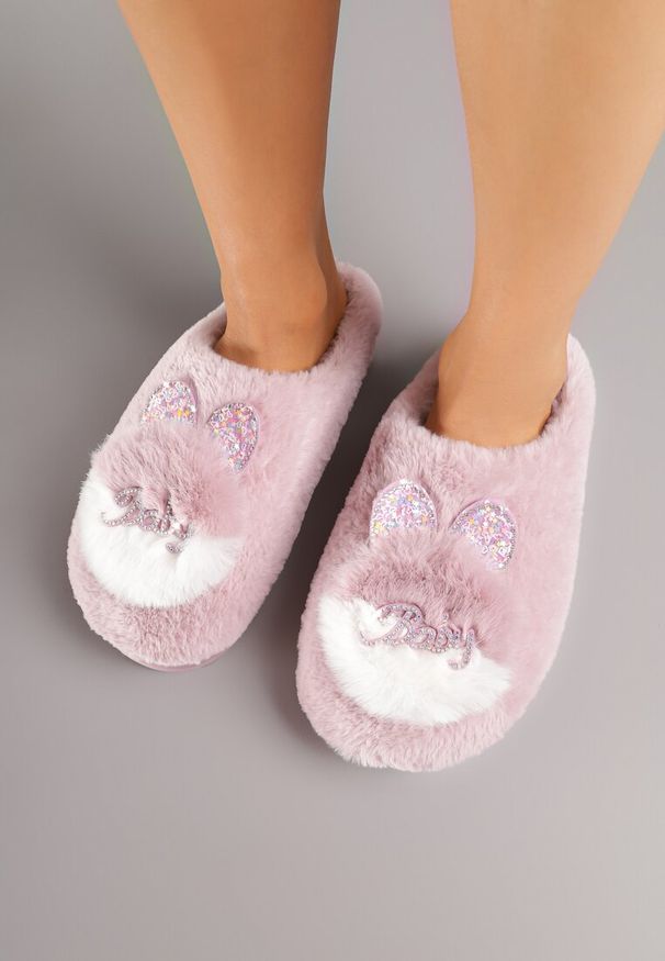 Born2be - Różowe Wsuwane Kapcie na Płaskiej Podeszwie z Aplikacją 3D w Kształcie Króliczka z Cyrkoniami Pottira. Zapięcie: bez zapięcia. Kolor: różowy. Wzór: aplikacja. Obcas: na płaskiej podeszwie