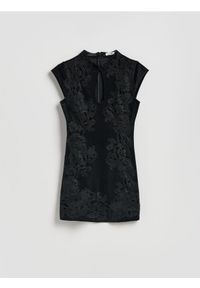 Reserved - Sukienka mini ze zdobieniem - czarny. Kolor: czarny. Materiał: dzianina. Wzór: aplikacja. Typ sukienki: proste. Długość: mini #1