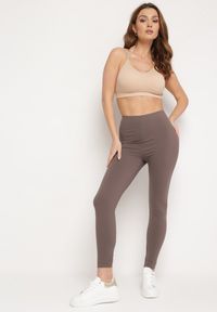 Born2be - Brązowe Legginsy z Wysokim Stanem i Gumką w Pasie Norolia. Okazja: na co dzień. Stan: podwyższony. Kolor: beżowy. Materiał: dzianina. Styl: wizytowy, elegancki, casual