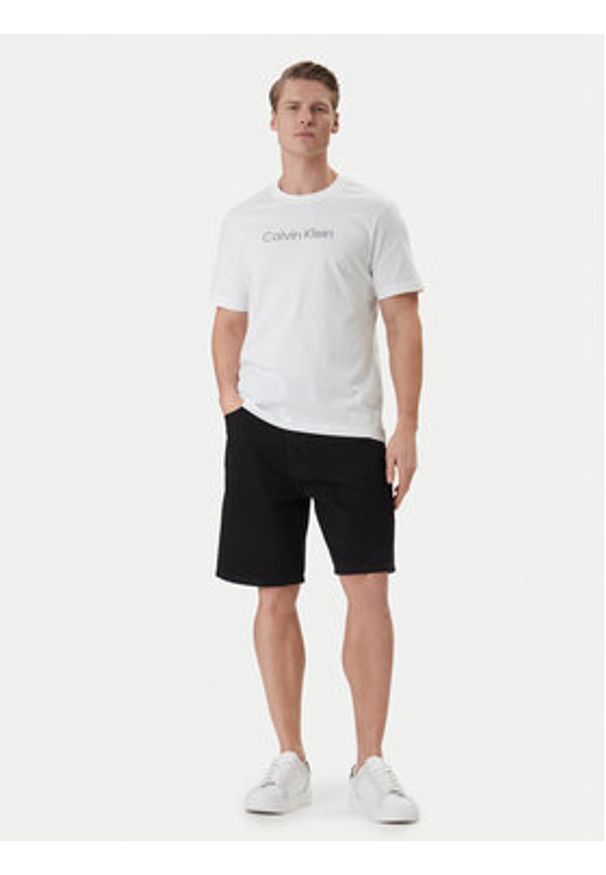 Calvin Klein T-Shirt LV04LF813G Biały Regular Fit. Kolor: biały. Materiał: bawełna