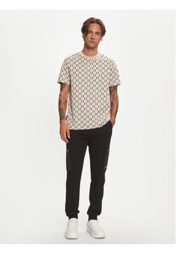 Karl Lagerfeld - KARL LAGERFELD T-Shirt 755074 544251 Beżowy Regular Fit. Typ kołnierza: dekolt w karo. Kolor: beżowy. Materiał: bawełna