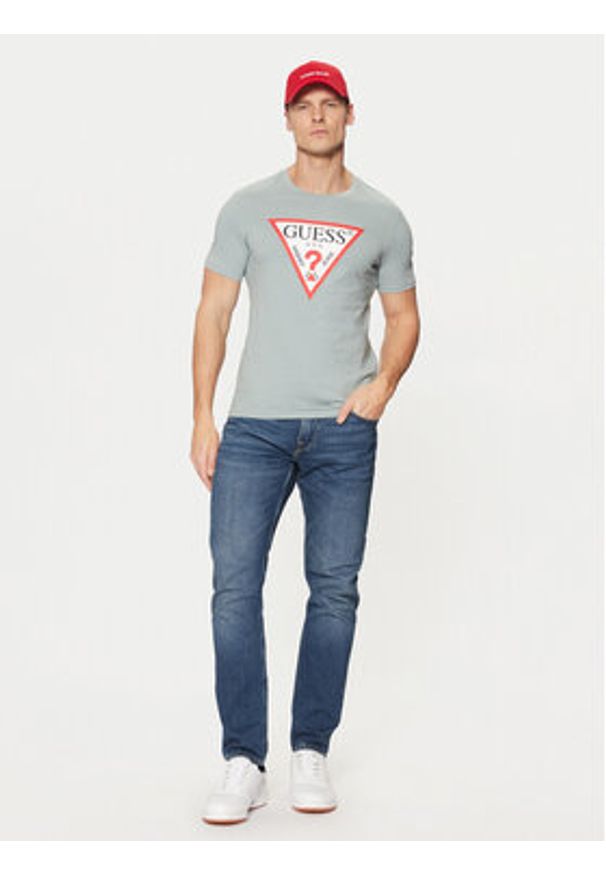 Guess T-Shirt M2YI71 I3Z14 Szary Slim Fit. Kolor: szary. Materiał: bawełna
