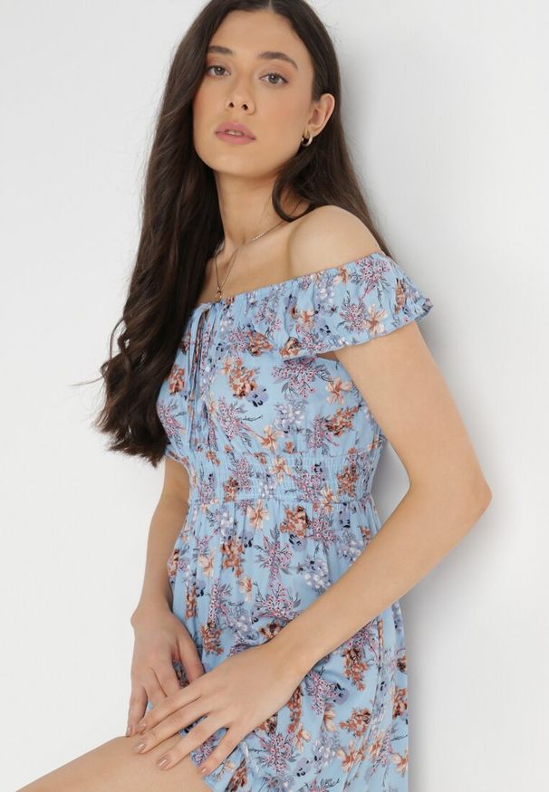 Born2be - Niebieski Kombinezon z Wiskozy Fimo. Kolor: niebieski. Materiał: wiskoza. Długość rękawa: krótki rękaw. Długość: krótkie. Wzór: aplikacja, kwiaty. Sezon: lato