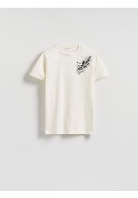 Reserved - T-shirt regular z nadrukiem - złamana biel. Materiał: bawełna, dzianina. Wzór: nadruk