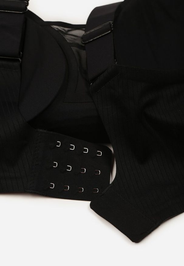 Born2be - Czarny Biustonosz z Prążkowanego Materiału Ezimere. Kolor: czarny. Materiał: materiał, prążkowany. Rodzaj stanika: wyciągane miseczki. Wzór: gładki