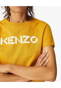 Kenzo - KENZO - Żółty t-shirt z logo. Okazja: na co dzień. Kolor: żółty. Materiał: bawełna. Wzór: aplikacja, nadruk. Styl: klasyczny, casual, sportowy #5