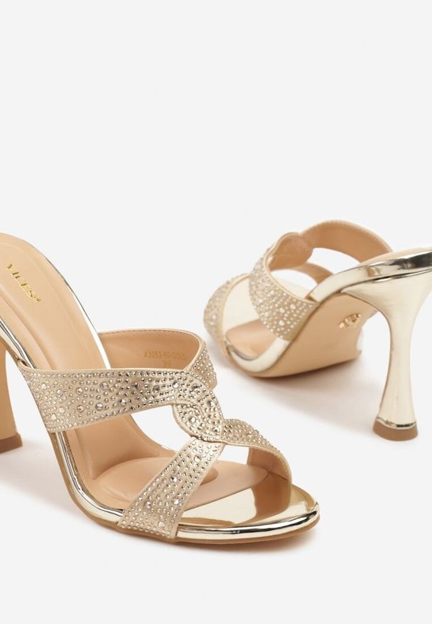 Born2be - Złote Klapki na Szpilce Vices z Cyrkoniami Mevoreia. Kolor: złoty. Sezon: lato. Obcas: na szpilce. Styl: klasyczny, elegancki