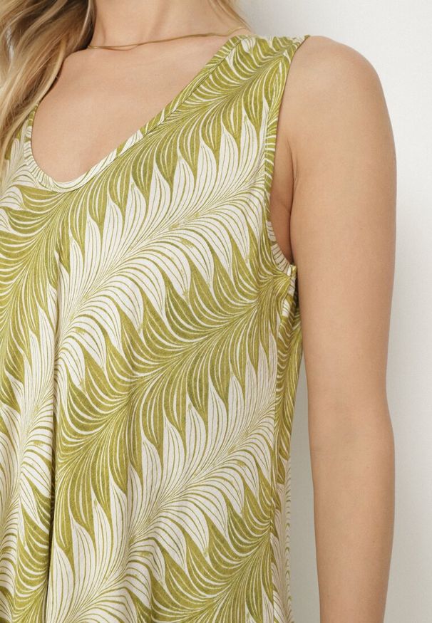 Born2be - Zielona Sukienka o Rozkloszowanym Kroju z Szerokimi Ramiączkami Filenaria. Okazja: na co dzień. Kolor: zielony. Materiał: jeans, materiał. Długość rękawa: na ramiączkach. Typ sukienki: proste. Styl: casual, elegancki