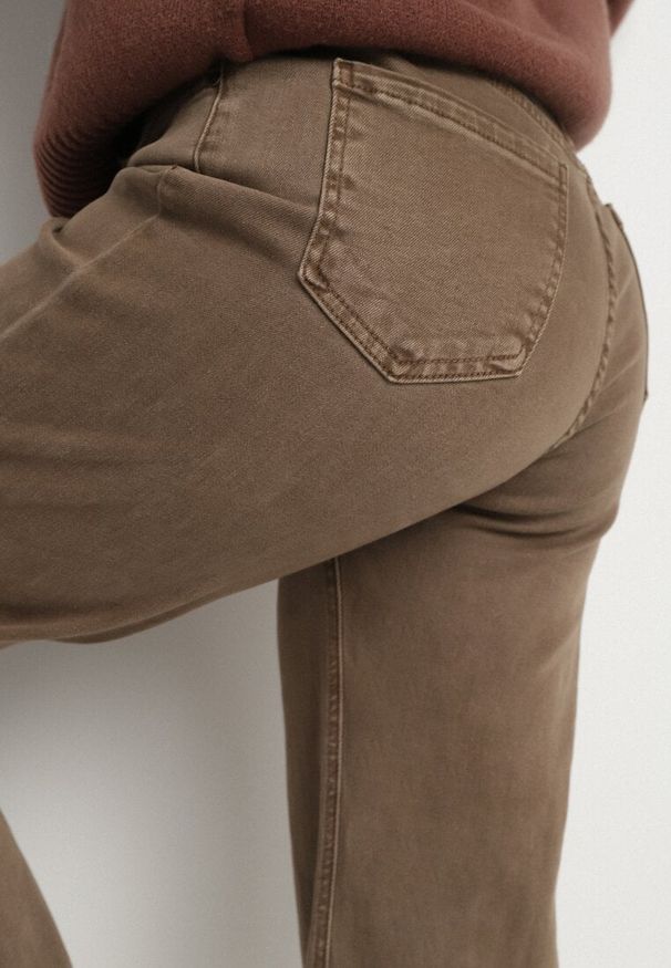 Born2be - Brązowe Bawełniane Jeansy o Szerokim Kroju z Wysokim Stanem Amandrie. Okazja: na spacer. Stan: podwyższony. Kolor: brązowy. Styl: elegancki, klasyczny