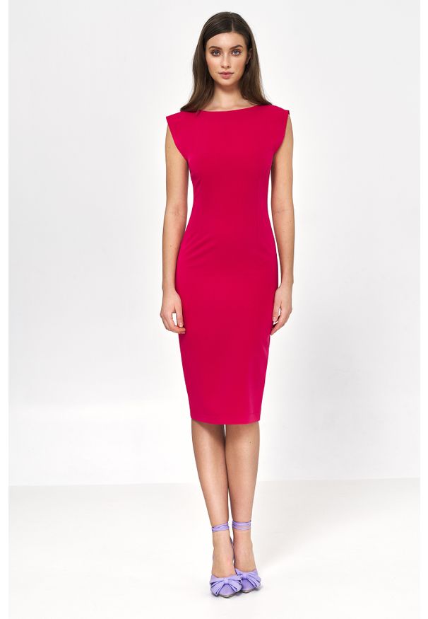 Nife - Ołówkowa Sukienka z Dekoltem z Tyłu - Różowa. Kolor: różowy. Materiał: poliester, elastan, wiskoza. Typ sukienki: ołówkowe